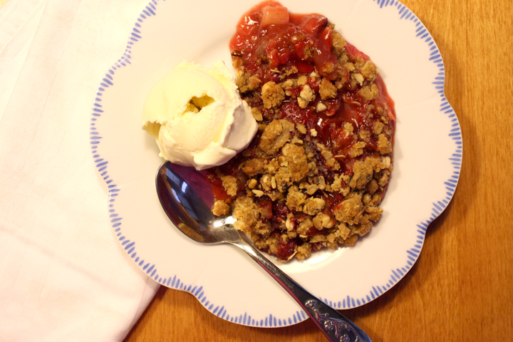 Rhubarb Strawberry Crisp