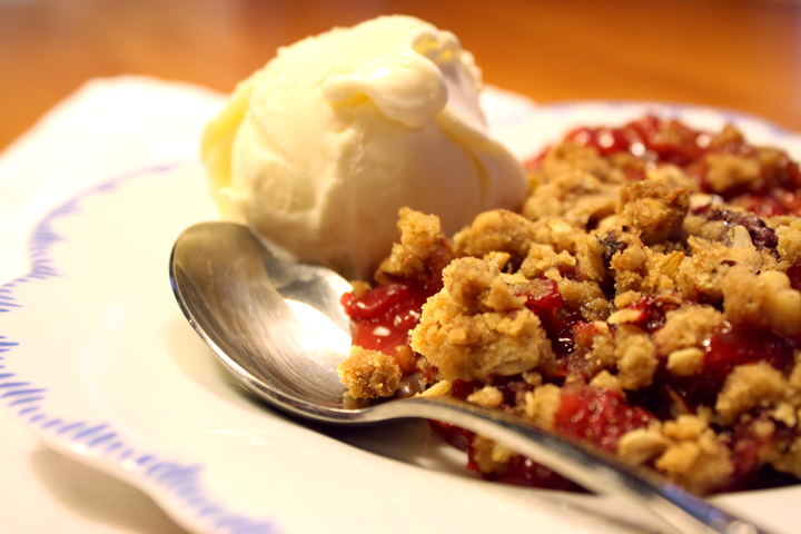 Rhubarb Strawberry Crisp