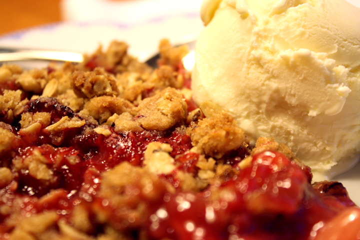 Rhubarb Strawberry Crisp