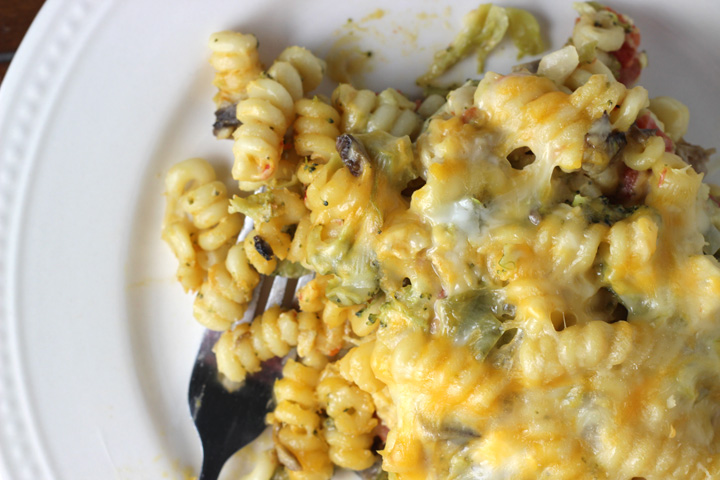 Zesty Mac 'n Cheese Casserole ~ ElephantEats.com